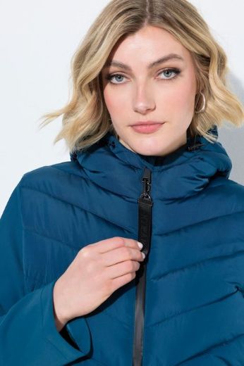 Plus size veliki brojevi Jakna prošivena s kapuljačom i softshell rukavima za punije