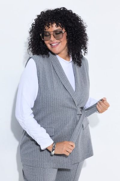 Veliki brojevi Prsluk na tanke pruge s kragnom i vezanjem moda za punije